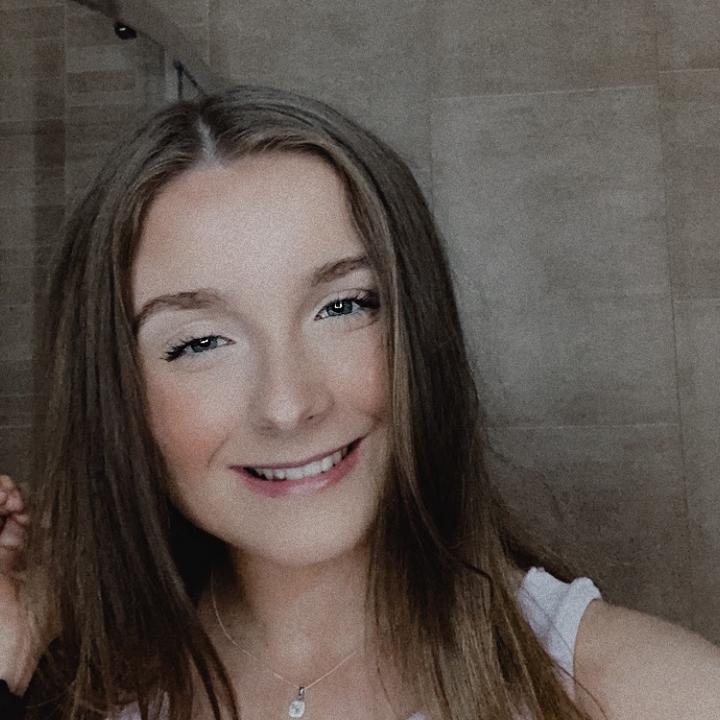 Profile Picture of Julie Bicker (@@juliebicker) on Tiktok