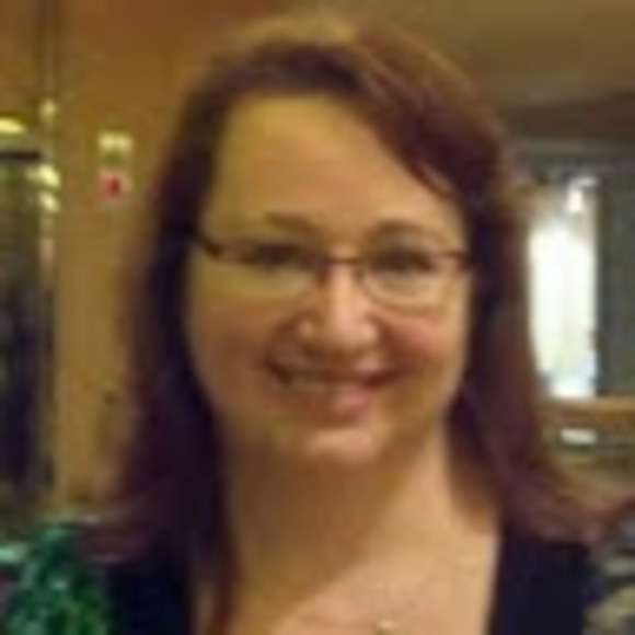 Profile Picture of Erika Kilborn (@kuklared) on Poshmark