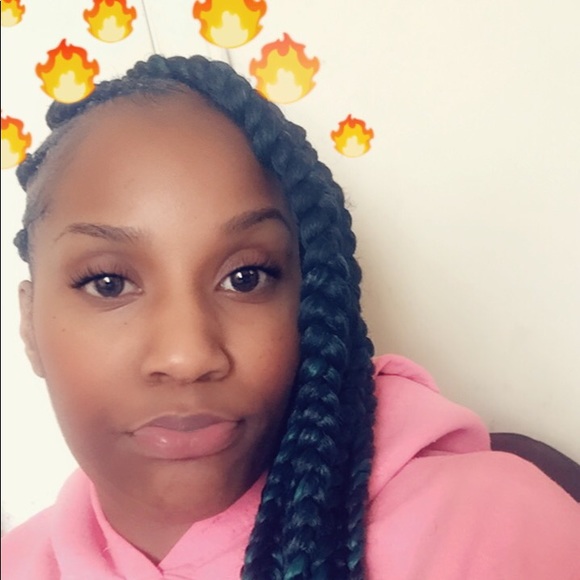 Profile Picture of Chasity Parks (@chasitynicole04) on Poshmark