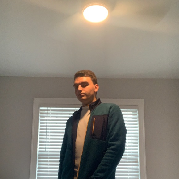 Profile Picture of Devin Barry (@devinbarry275) on Poshmark