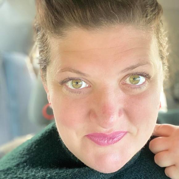 Profile Picture of Rebekah Wedick (@rwedick) on Poshmark