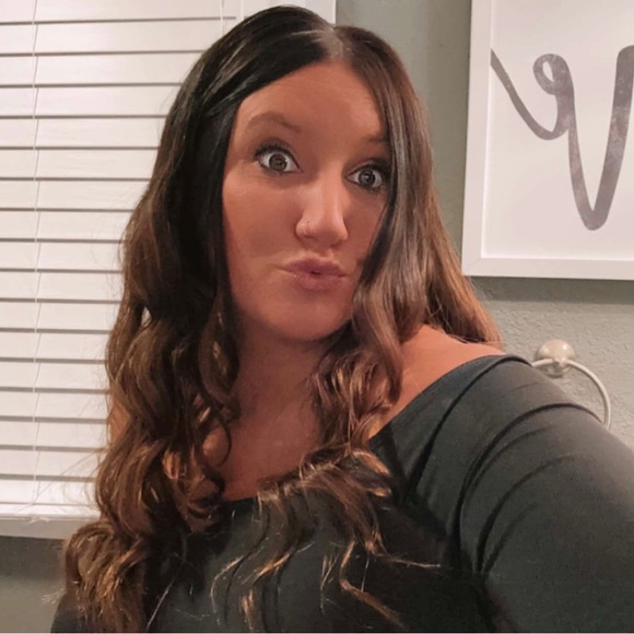 Profile Picture of Brianna Brockway (@briannabrockway) on Poshmark