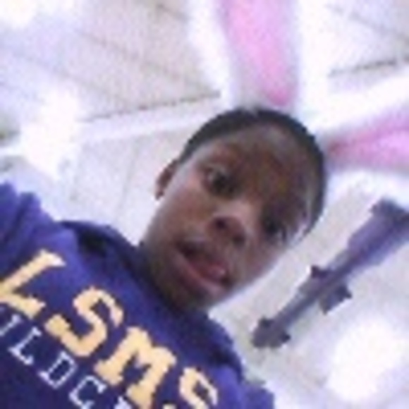 Profile Picture of Damoni Downer (@moniboo_13) on Poshmark