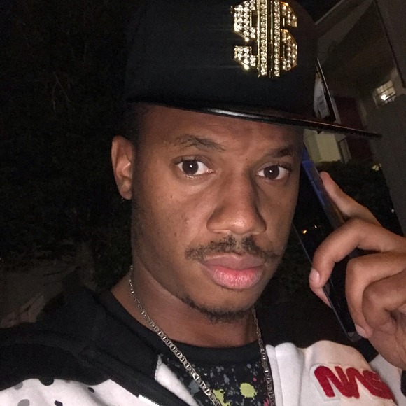 Profile Picture of Daniel Scott (@dredre2529) on Poshmark