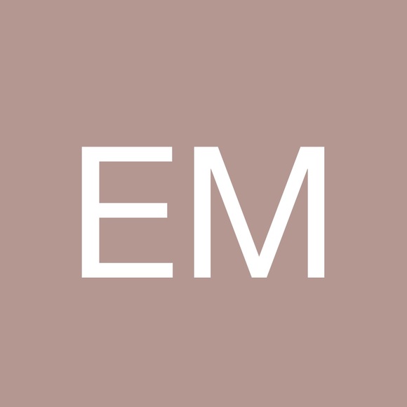 Profile Picture of Elizabeth Maloney (@elizabethmal158) on Poshmark