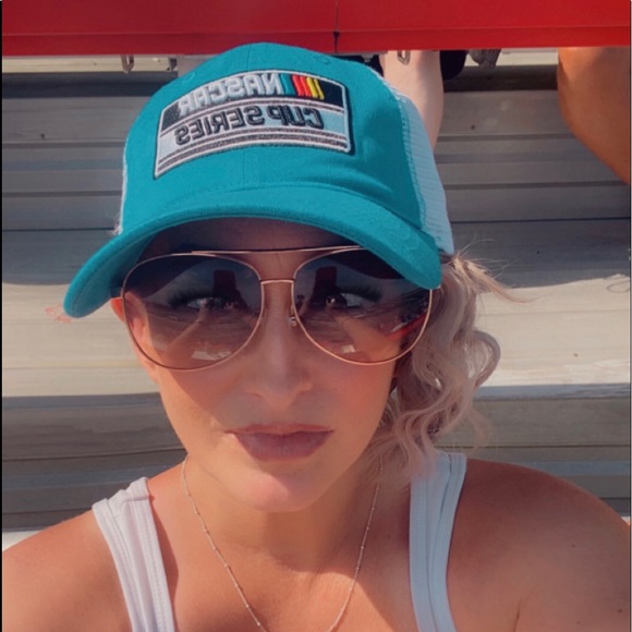 Profile Picture of Lindsay Settle (@lindsay_settle) on Poshmark
