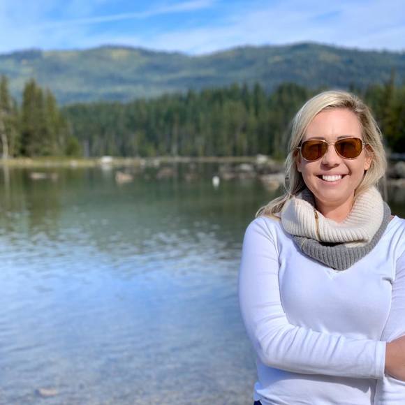 Profile Picture of Nicole Drusch (@ndrusch) on Poshmark