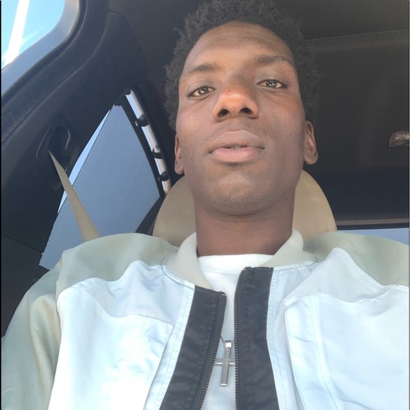 Profile Picture of Ronel Ceus (@ronelc86) on Poshmark