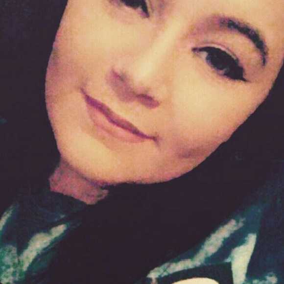 Profile Picture of Taylor Mack (@taylormariemack) on Poshmark