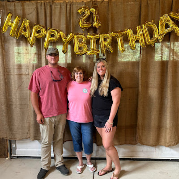 Profile Picture of Debra Hayes (@debrahayes653) on Poshmark