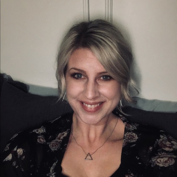 Profile Picture of Angel Stathos (@angelstathos) on Poshmark