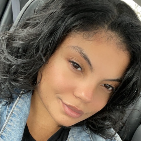 Profile Picture of Melissa Forster (@melissaforst281) on Poshmark