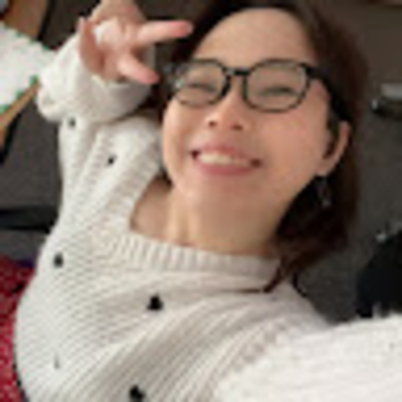 Profile Picture of June Nguyen (@jnguyen622) on Poshmark