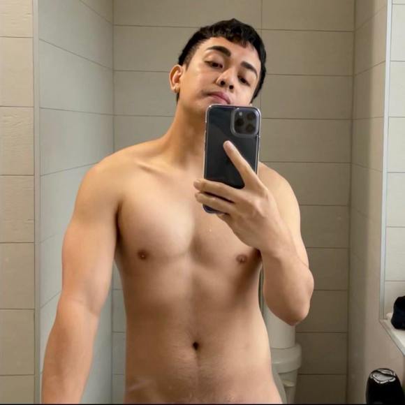 Profile Picture of Gelo Trofacir (@gelotrofacir) on Poshmark