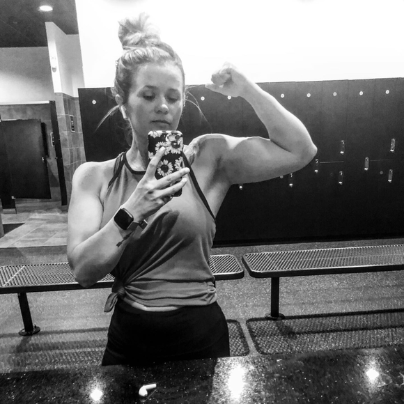 Profile Picture of Lacy Fields (@lacyfields) on Poshmark