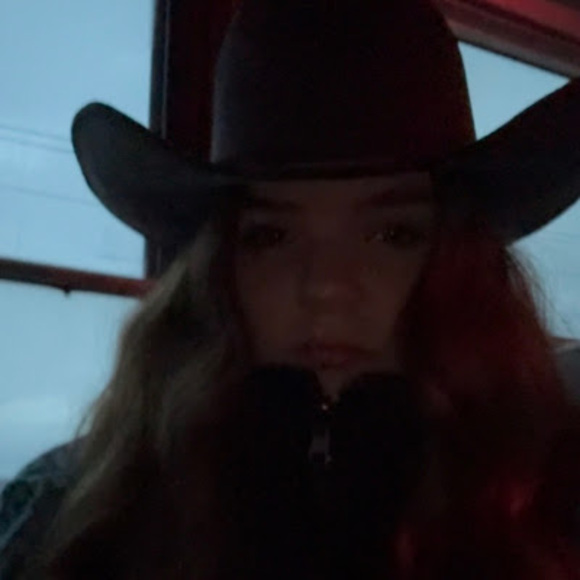 Profile Picture of Auzriel Grist (@auzrielg10) on Poshmark