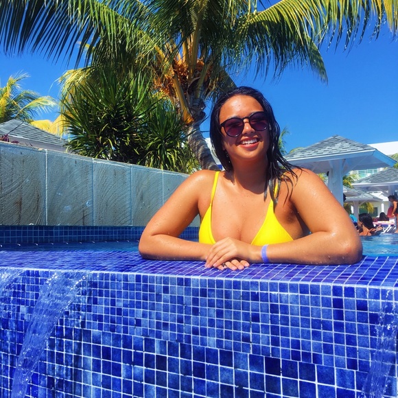 Profile Picture of Mandy Tang (@mandydtang) on Poshmark