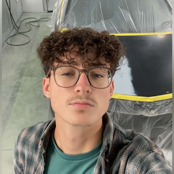 Profile Picture of Jt Aytes (@jtaytes) on Poshmark