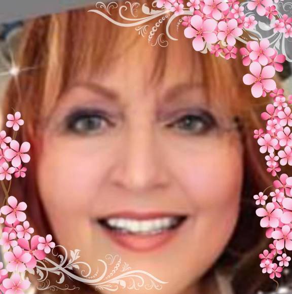 Profile Picture of Ellen Costner cologgi chambley (@ellencostner751) on Poshmark