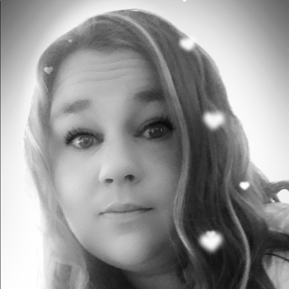 Profile Picture of Audrey Compton (@acompton270) on Poshmark