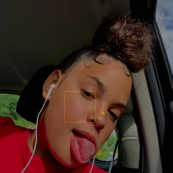 Profile Picture of Aniyah Lamkin (@lamkinaniyah) on Poshmark