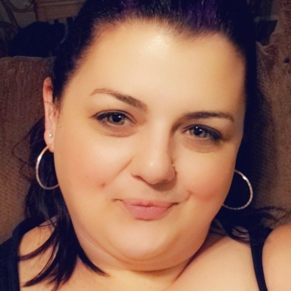 Profile Picture of Jackie Hoyt (@cueteapie0713) on Poshmark