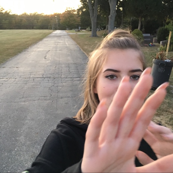 Profile Picture of Alex Haug (@al_icks) on Poshmark