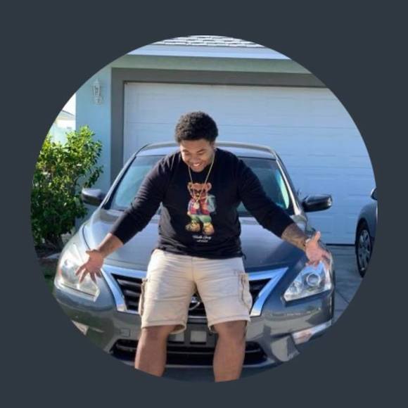 Profile Picture of Josh Anderson (@joshboii21) on Poshmark