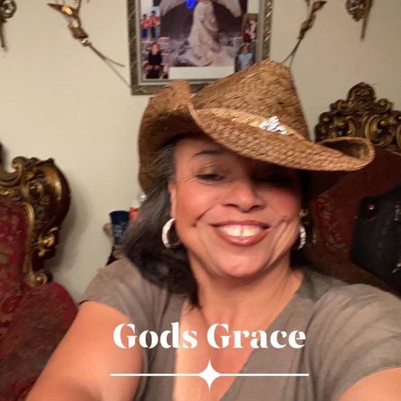 Profile Picture of Pauline Williams (@paulinewill9669) on Poshmark