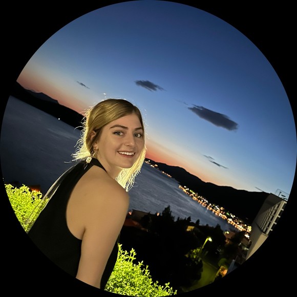 Profile Picture of Kim Hatcher (@khatcher957) on Poshmark