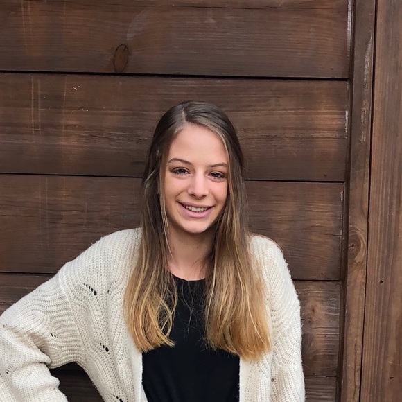 Profile Picture of Sarah Shearouse (@sjshearouse) on Poshmark