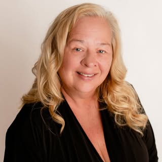 Profile Picture of Carol Lessick (@carollessick) on Instagram