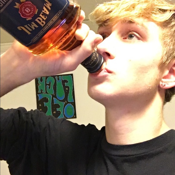 Profile Picture of Joey Burns (@joeyburns00) on Poshmark