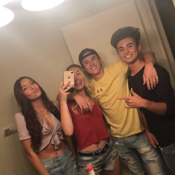 Profile Picture of Zane Montague (@zanejsjeehebss) on Poshmark