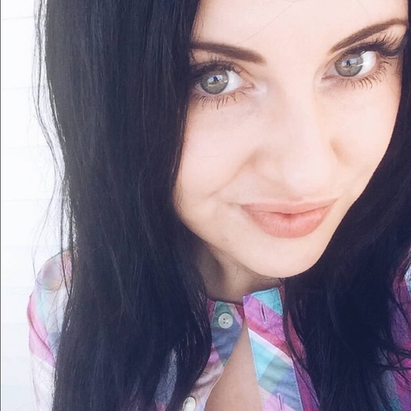 Profile Picture of Cassie Collins (@vamplash) on Poshmark