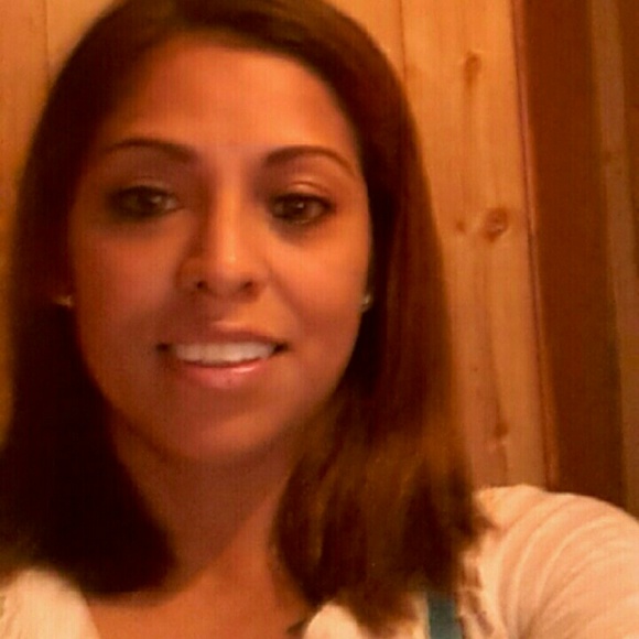 Profile Picture of Narda Dela cruz (@nardadelacruz) on Poshmark
