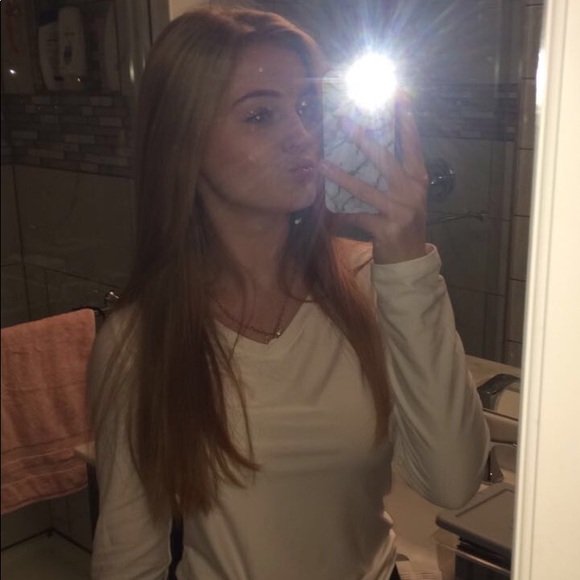 Profile Picture of Julia Tomaszycki (@jjulia3703) on Poshmark