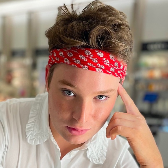 Profile Picture of Sean Conlee (@liberacesean) on Poshmark