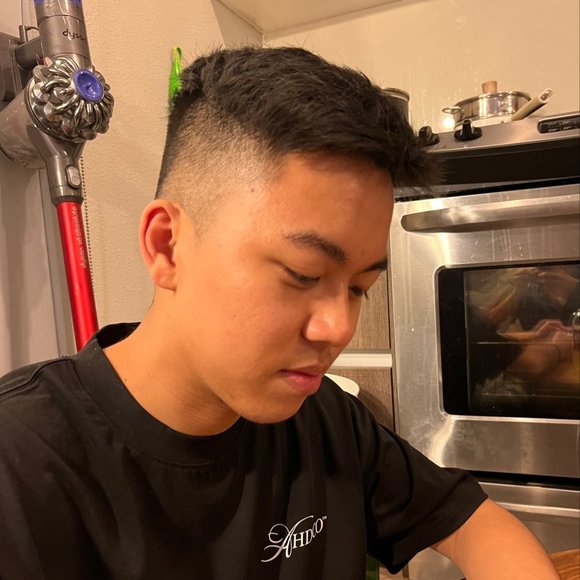 Profile Picture of James Hsu (@splendidposh) on Poshmark