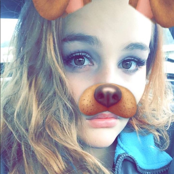 Profile Picture of Shelly Andrew (@sheandrew) on Poshmark