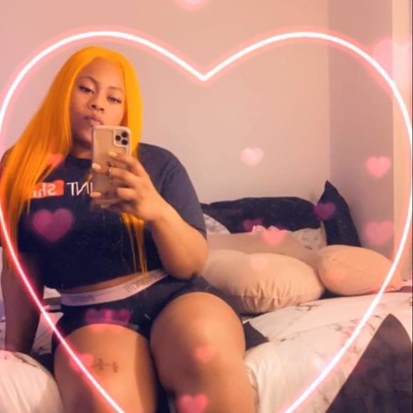 Profile Picture of Shawna Huff (@shawnalavish) on Poshmark