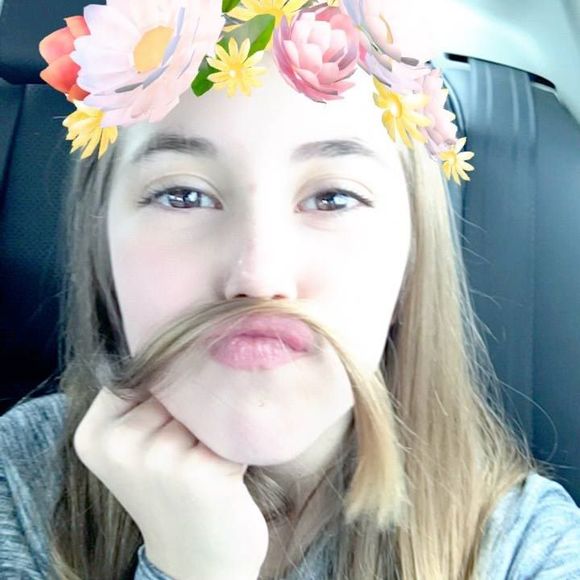 Profile Picture of Kaylee Larsen (@kaylee_l_) on Poshmark