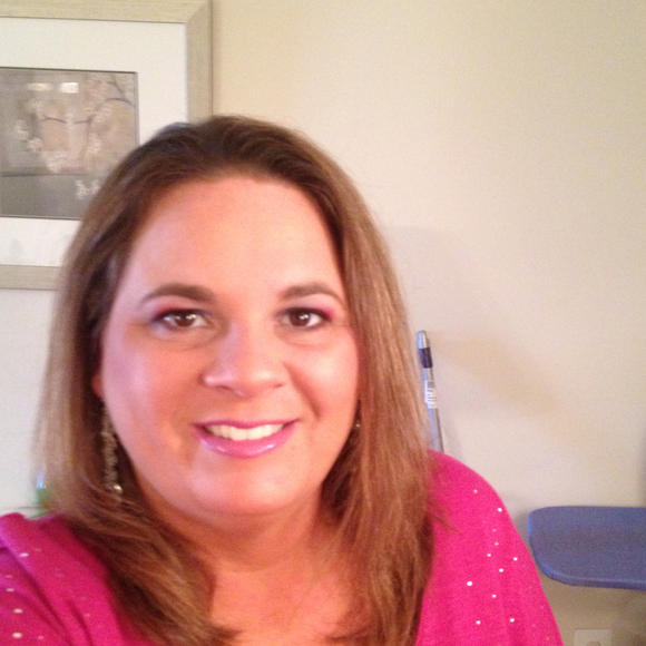 Profile Picture of Alicia Obrien (@aliciaob2002) on Poshmark