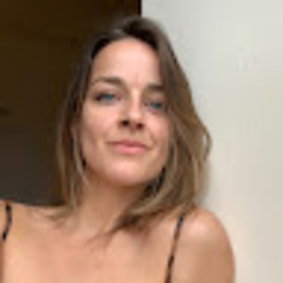 Profile Picture of Chloe Devine (@chloedevine784) on Poshmark