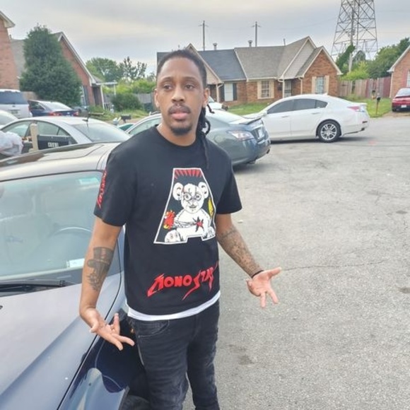 Profile Picture of Dremoney Staryoung (@mdre715) on Poshmark