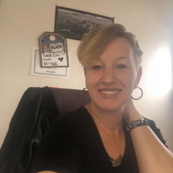 Profile Picture of Kimberly Garney (@garney77) on Poshmark