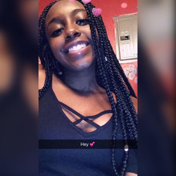Profile Picture of Alyssa Clay (@alyssaclay2424) on Poshmark
