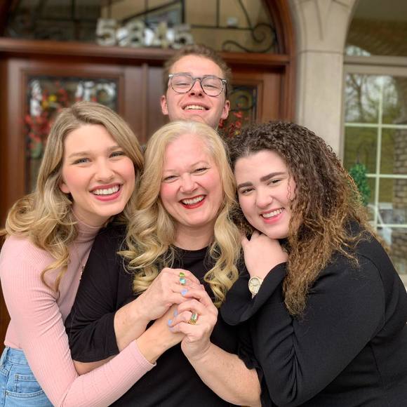 Profile Picture of Carly Loniewski (@carly_loniewski) on Poshmark