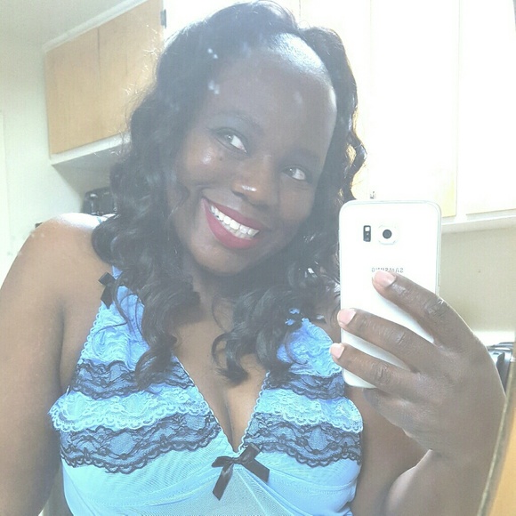 Profile Picture of Rosey Vallery (@valleryr) on Poshmark