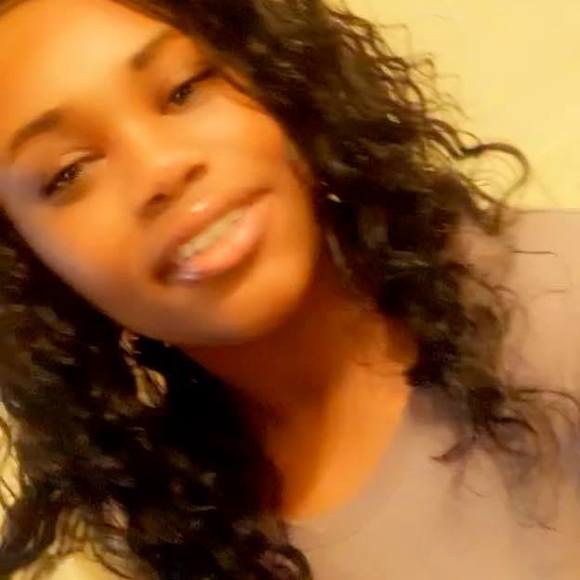 Profile Picture of Daneshia Fredericks (@daneshiaf) on Poshmark